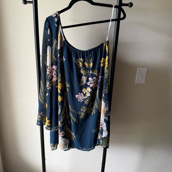 Lulu's Navy Floral Off-Shoulder Blouse - Picture 2 of 3